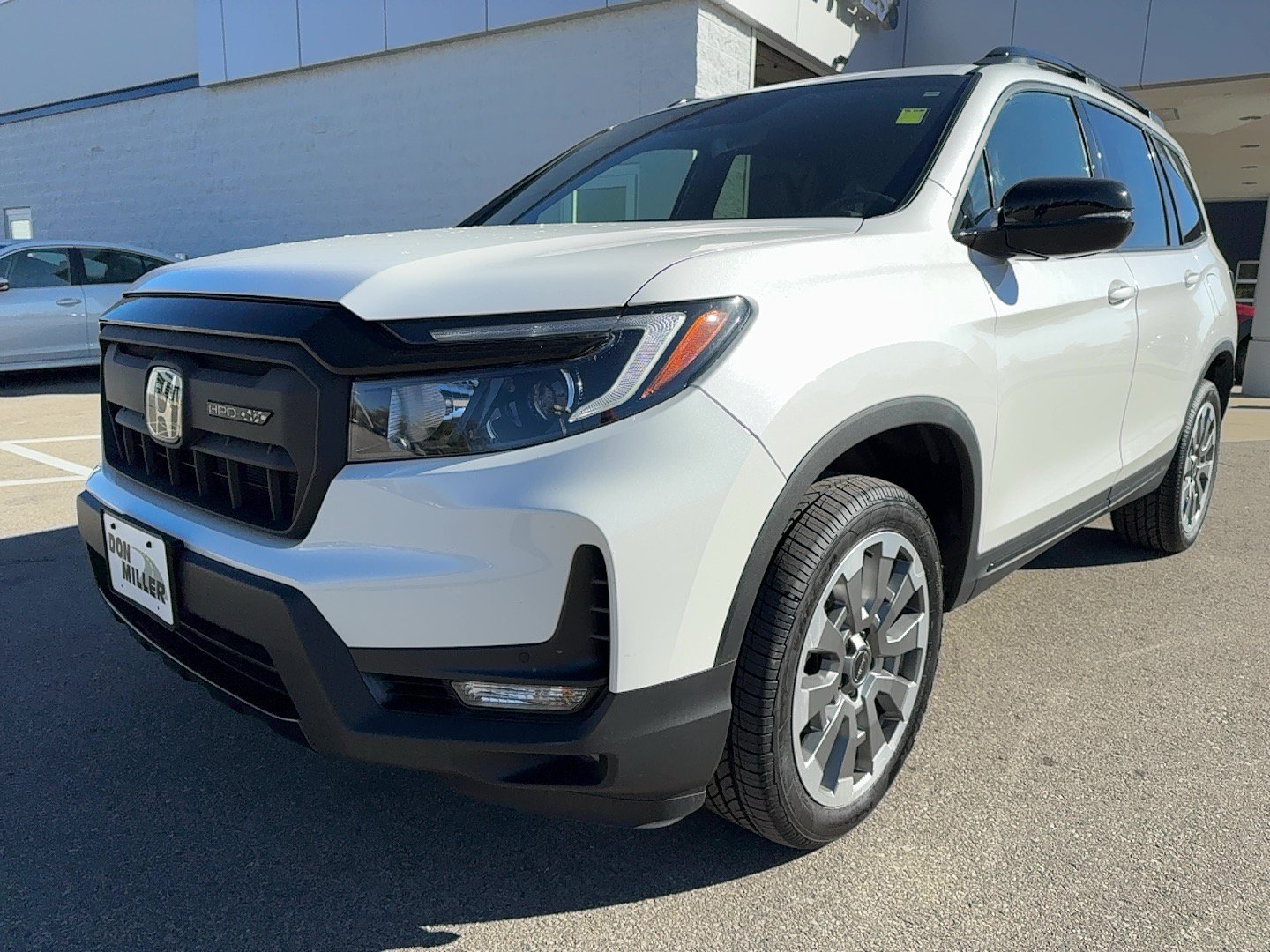 Used 2025 Honda Passport Black Edition image 3