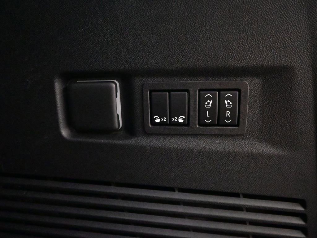 Used 2023 Chevrolet Tahoe Z71 w/ Luxury Package image 31