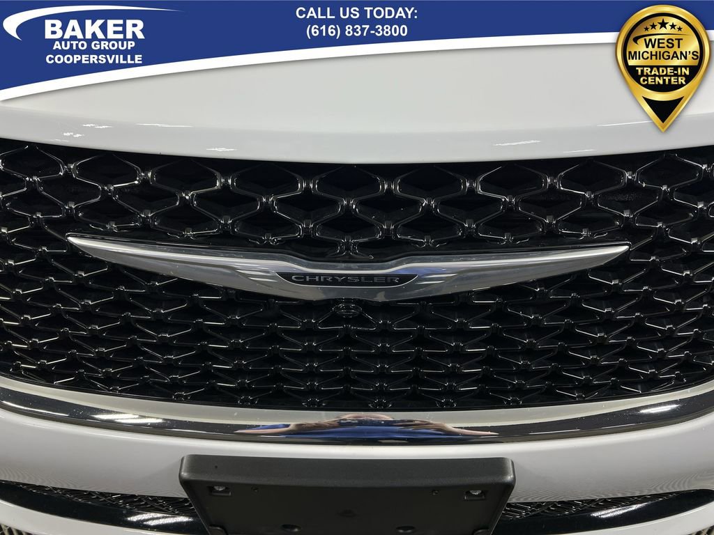 Used 2024 Chrysler Pacifica Limited image 32