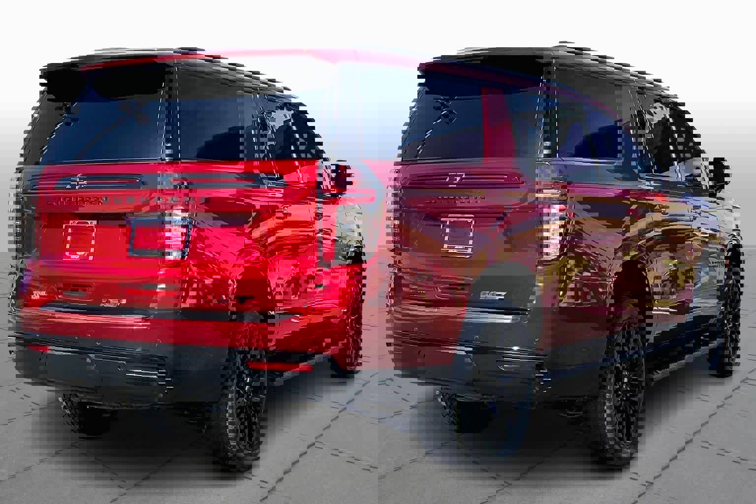 Used 2023 Chevrolet Suburban RST w/ Luxury Package image 13