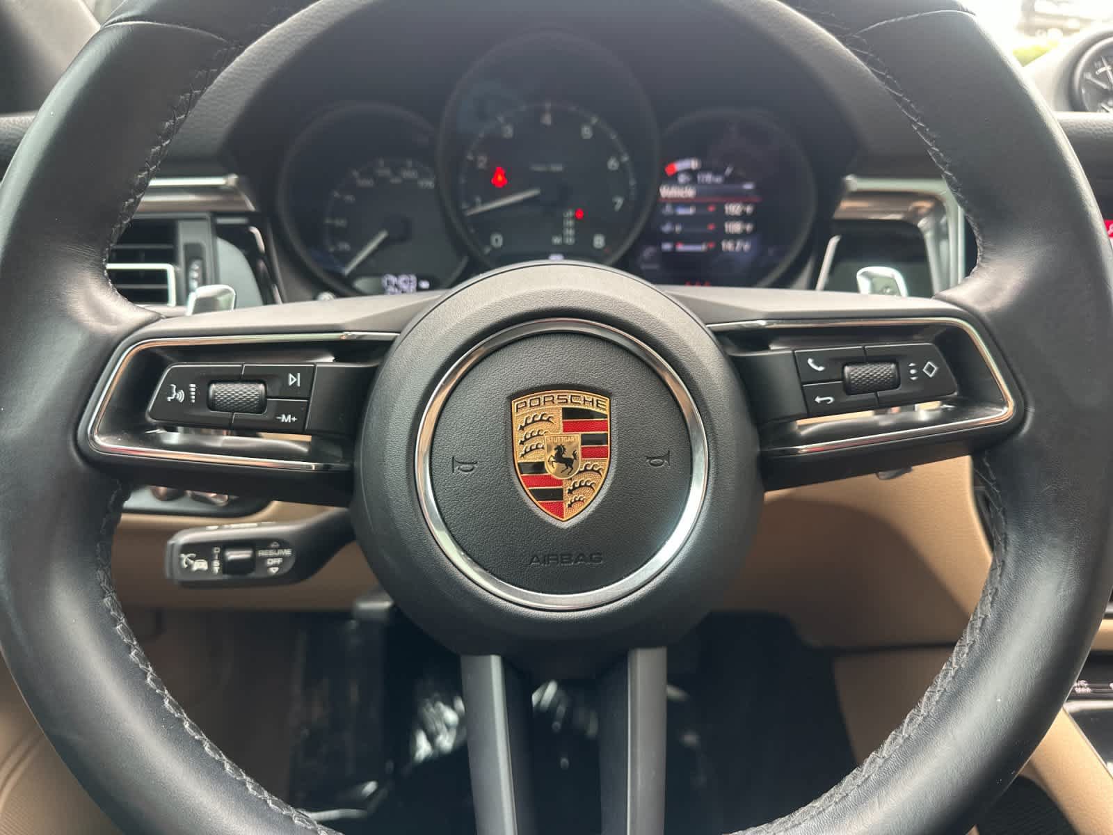 Certified 2024 Porsche Macan AWD/4WD image 25