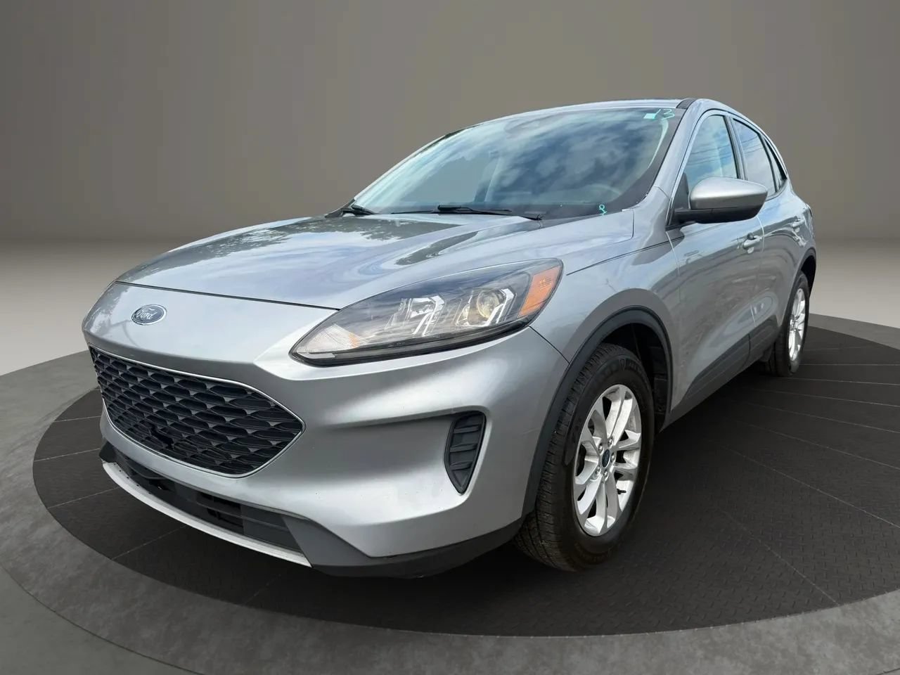 Used 2021 Ford Escape SE FWD image 1