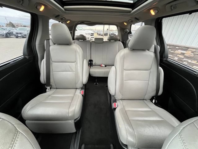 Used 2017 Toyota Sienna Limited FWD image 33