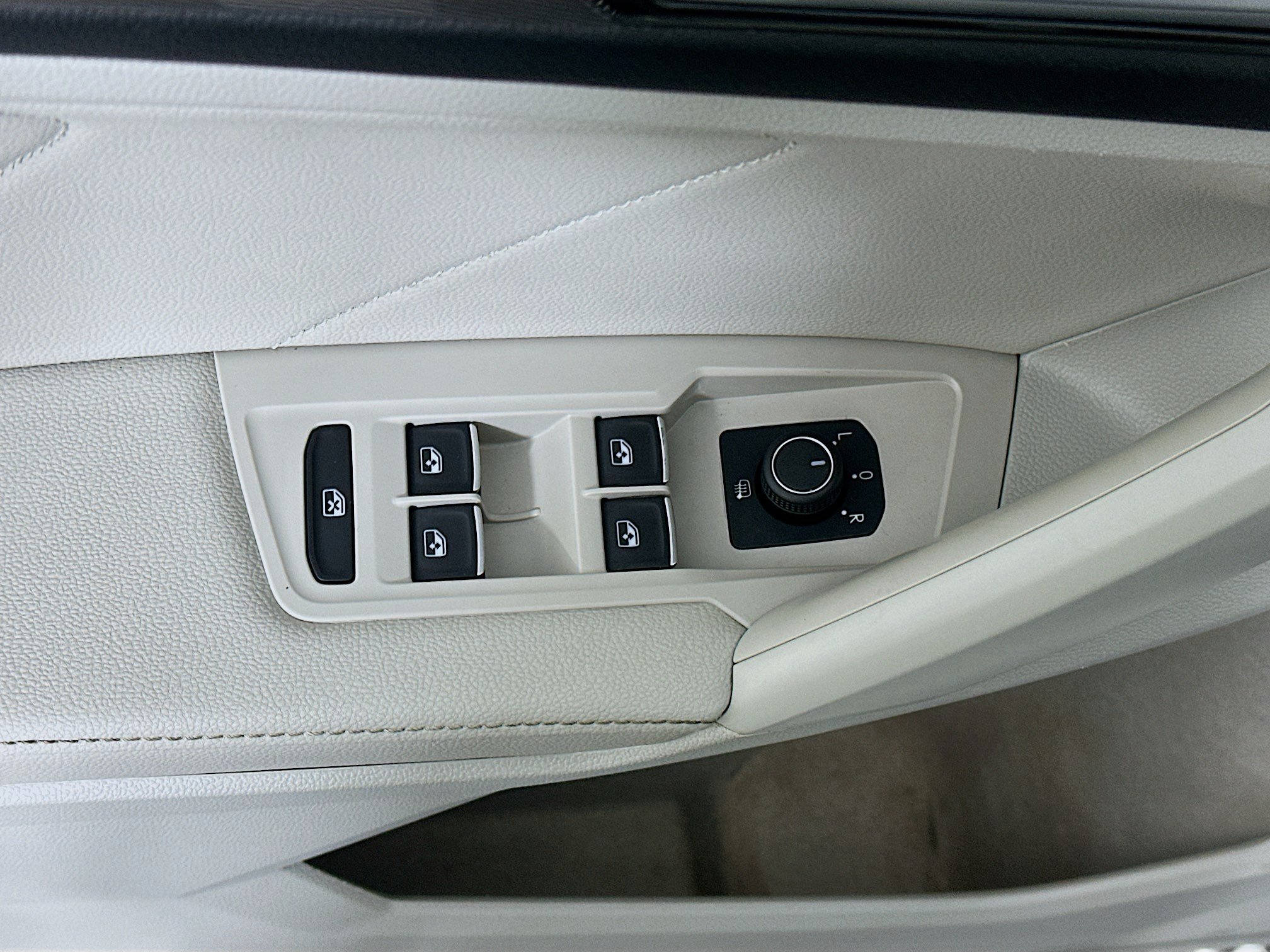 Used 2024 Volkswagen Tiguan SE FWD image 15
