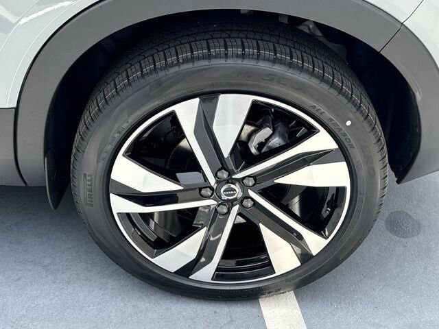 New 2024 Volvo XC40 B5 Plus w/ Climate Package AWD/4WD image 5