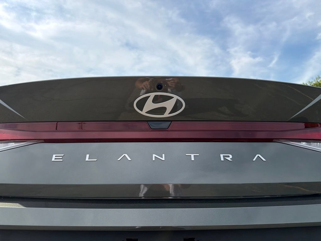 New 2026 Hyundai Elantra SE FWD image 10