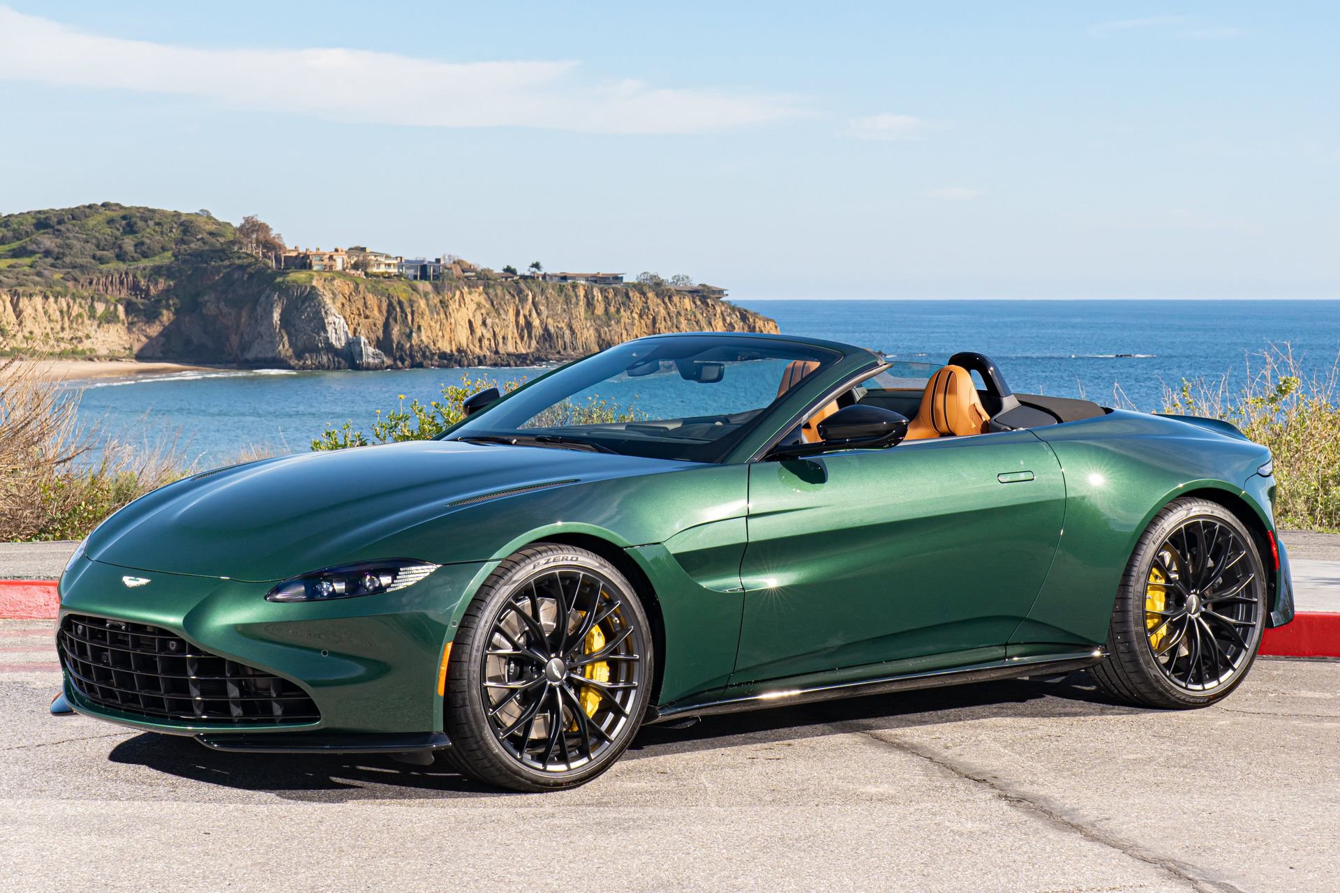 Used 2023 Aston Martin V8 Vantage Roadster image 3