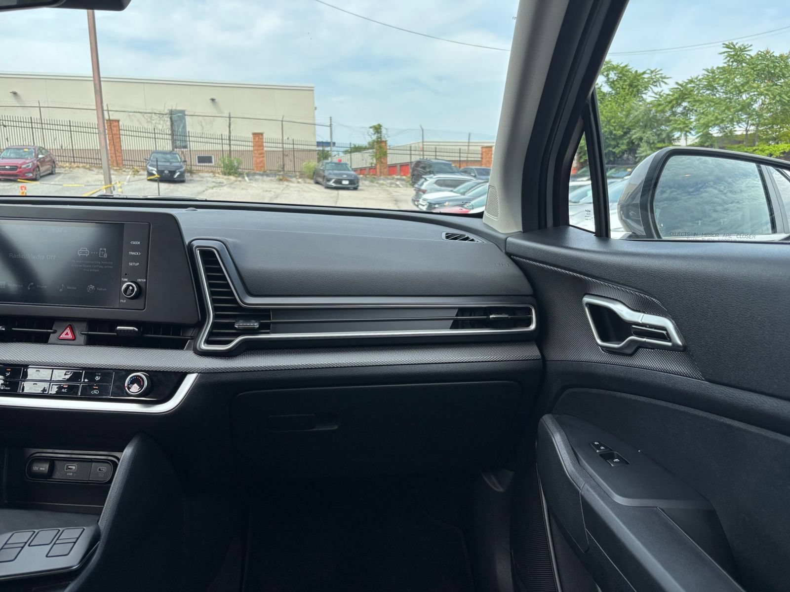 Used 2025 Kia Sportage LX FWD image 34