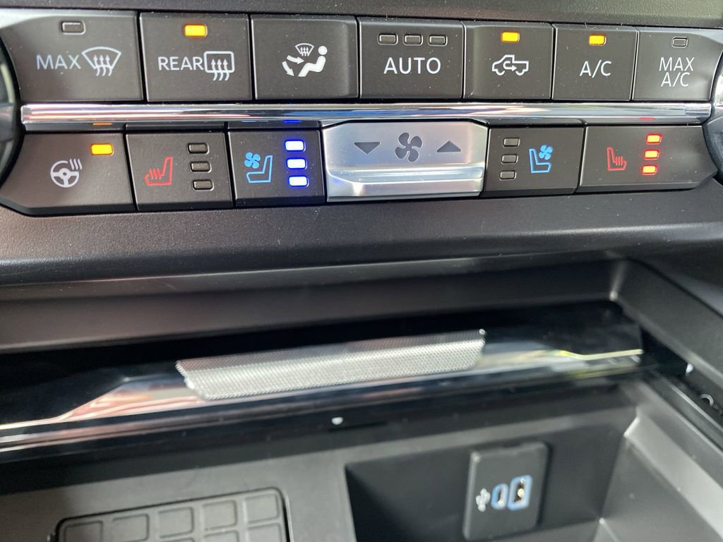 New 2025 Ford F250 Lariat w/ Lariat Ultimate Package image 8