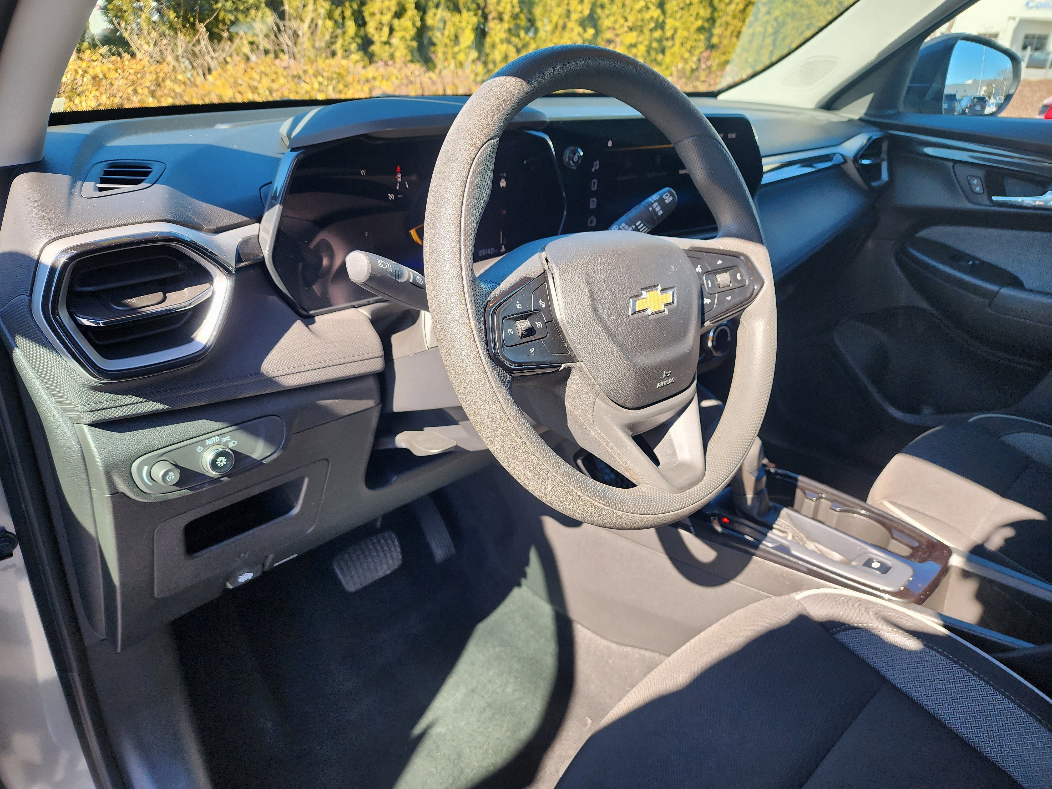 Used 2024 Chevrolet TrailBlazer LS image 20