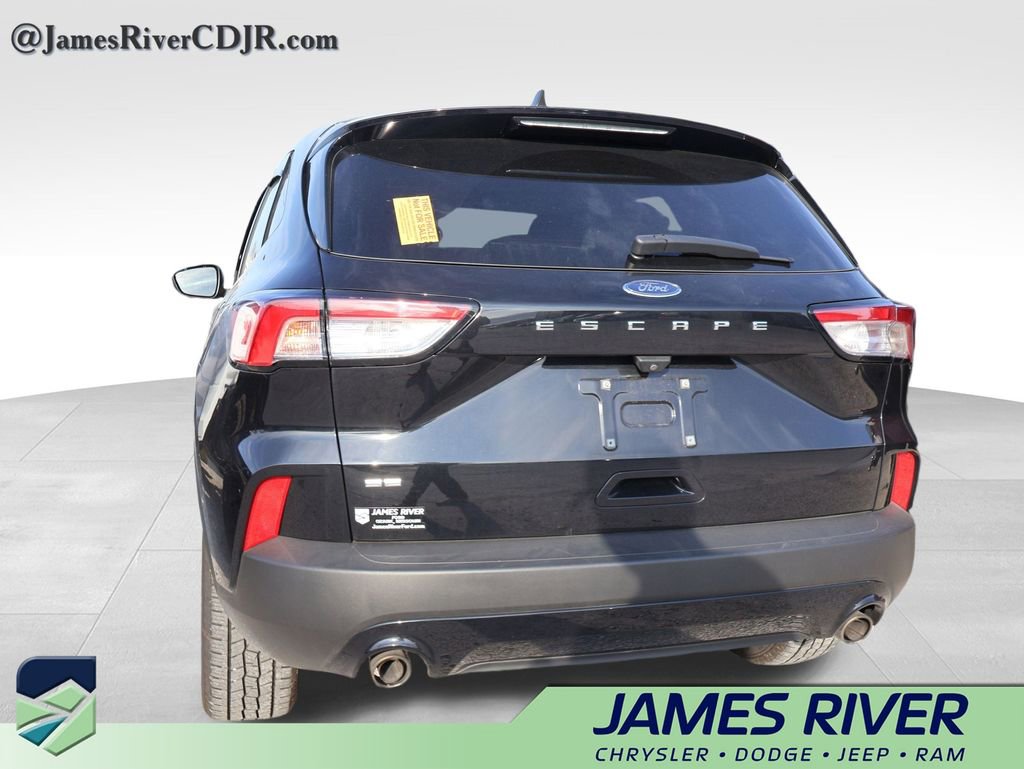 Used 2022 Ford Escape SE w/ SE Sport Appearance Package image 15