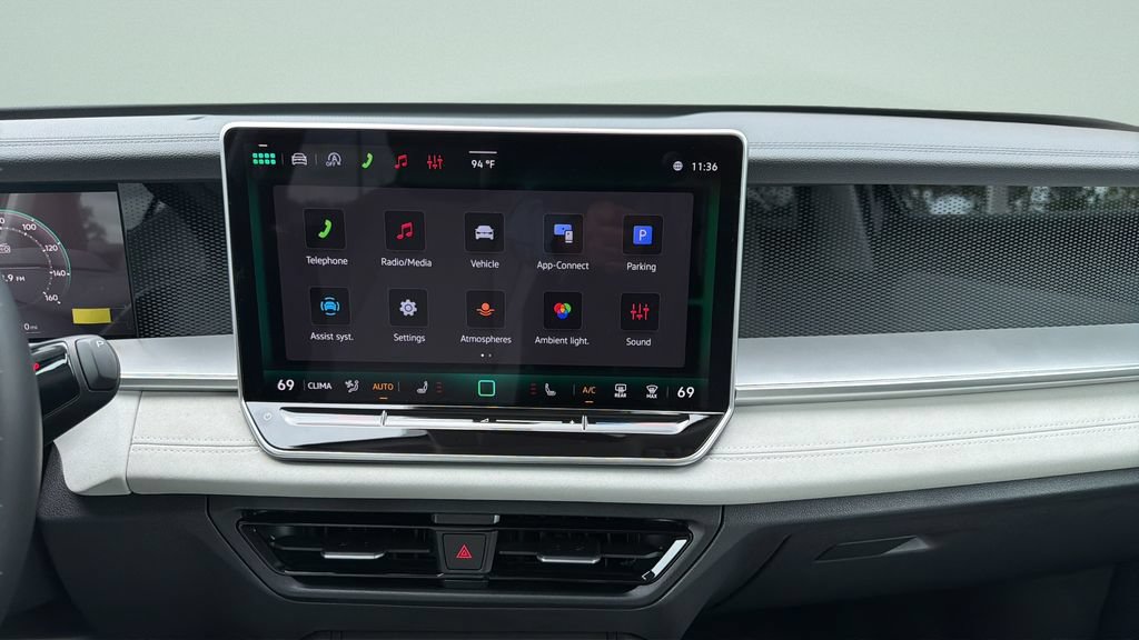 New 2026 Volkswagen Tiguan SE FWD image 17