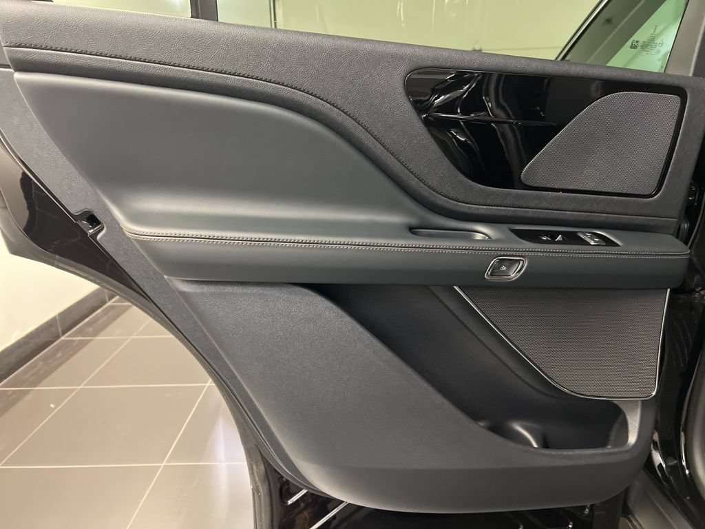 Used 2026 Lincoln Aviator AWD image 35