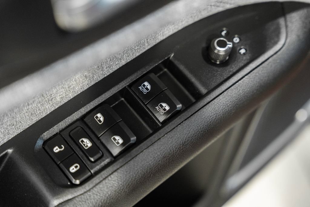 Certified 2025 Jeep Compass Latitude w/ Sun & Sound Group image 46