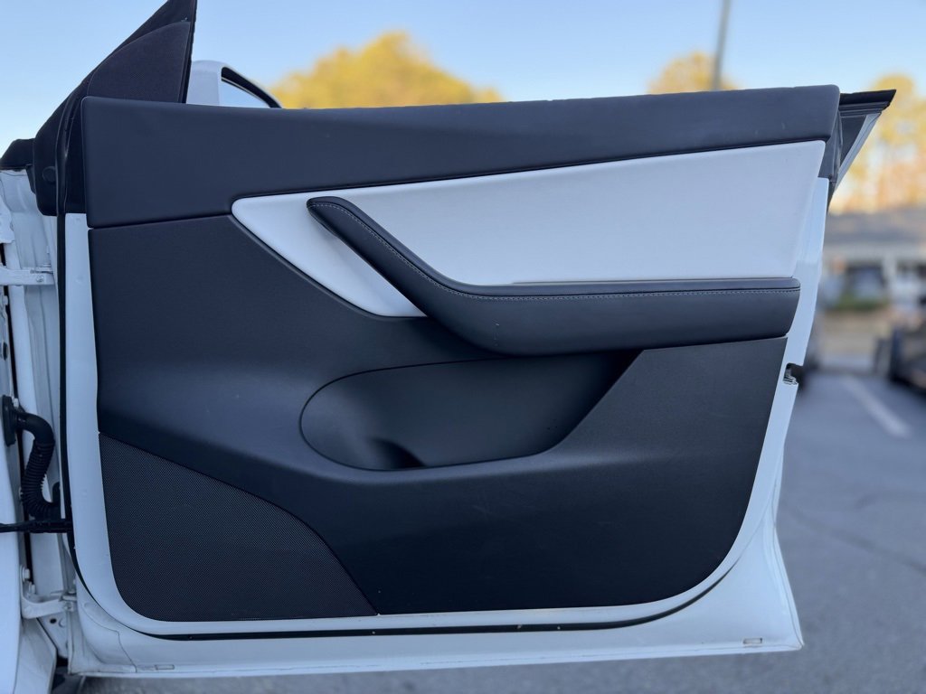 Used 2021 Tesla Model Y Long Range image 35