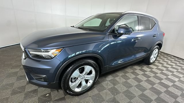 Used 2021 Volvo XC40 T4 Momentum FWD image 7