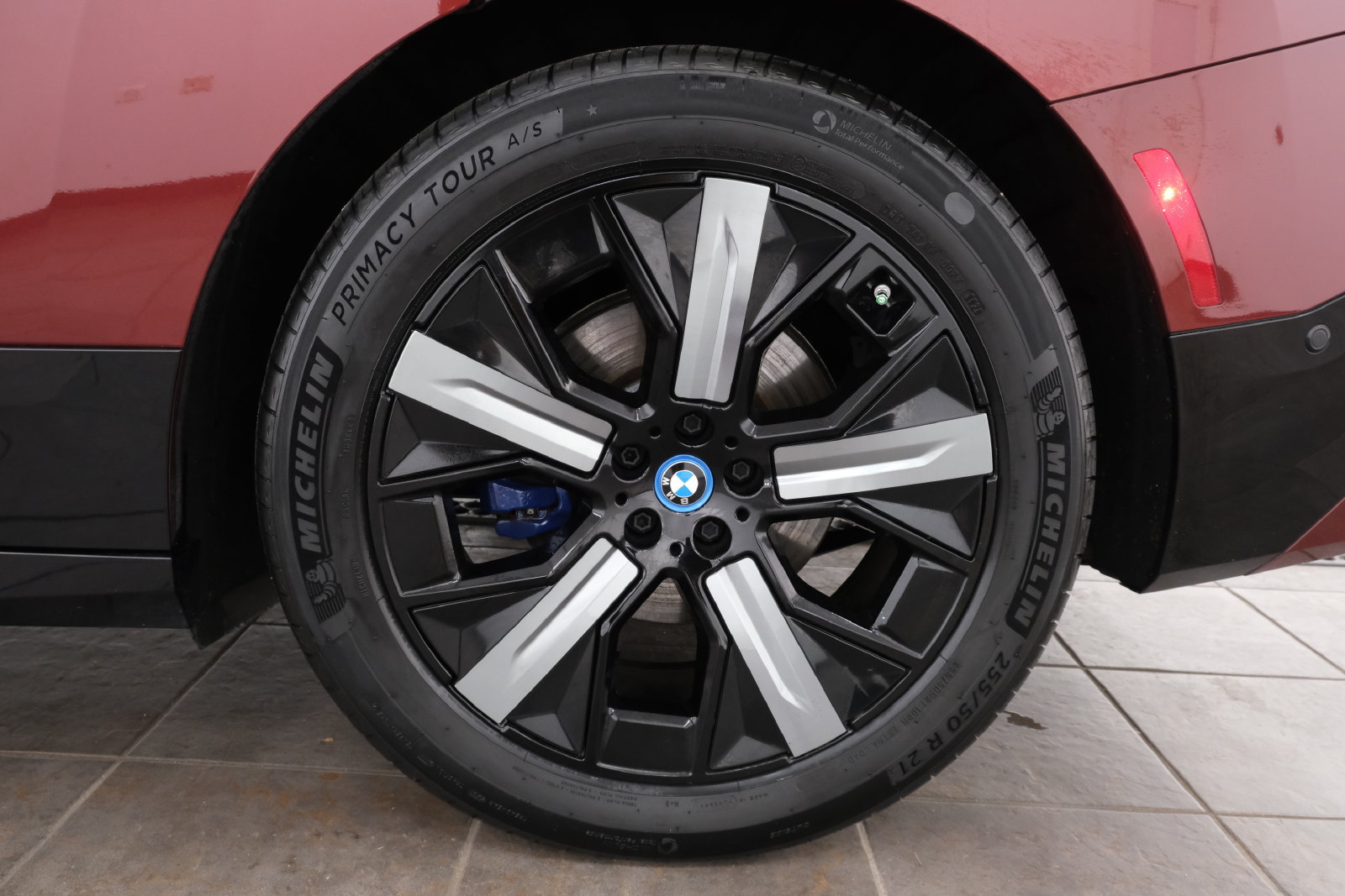Used 2023 BMW iX xDrive50 w/ Premium Package AWD/4WD image 38