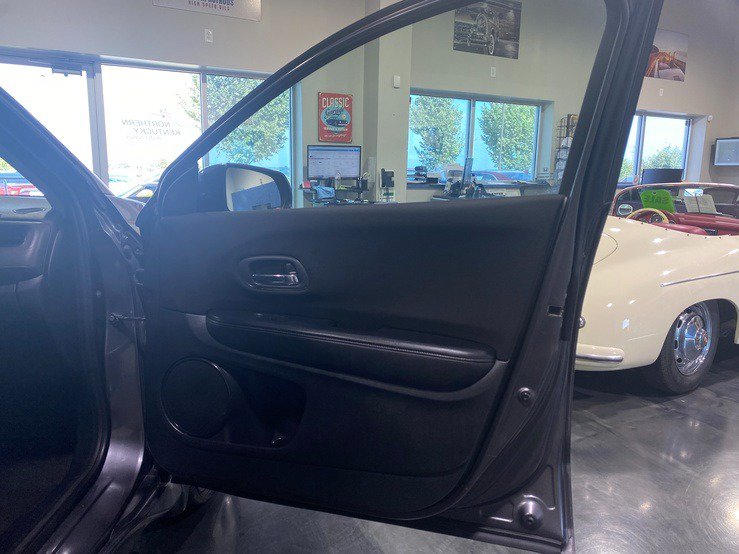 Used 2016 Honda HR-V LX image 19