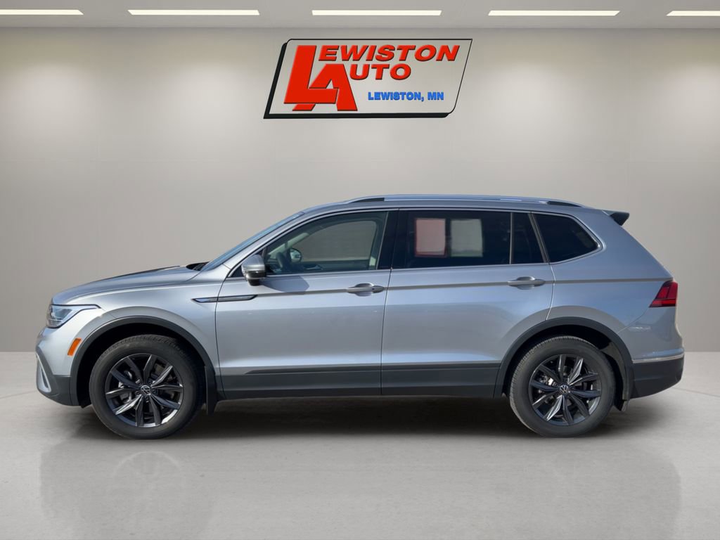 Used 2023 Volkswagen Tiguan SE image 2