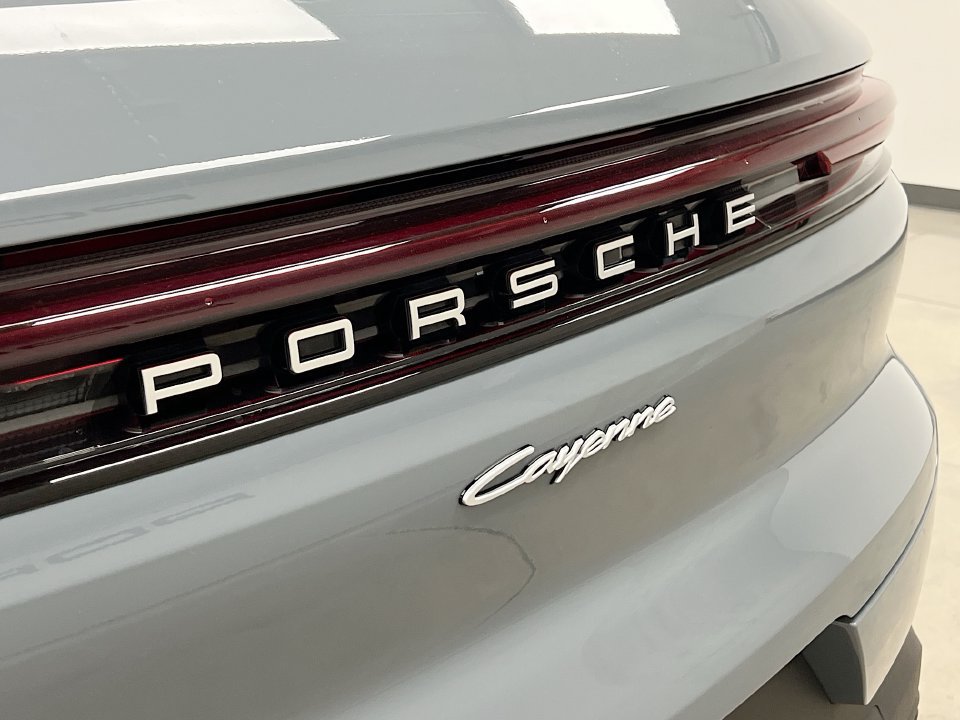 Certified 2024 Porsche Cayenne AWD/4WD image 35