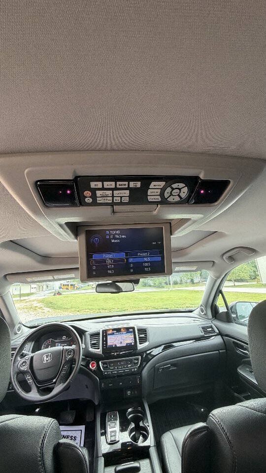 Used 2017 Honda Pilot Touring image 12
