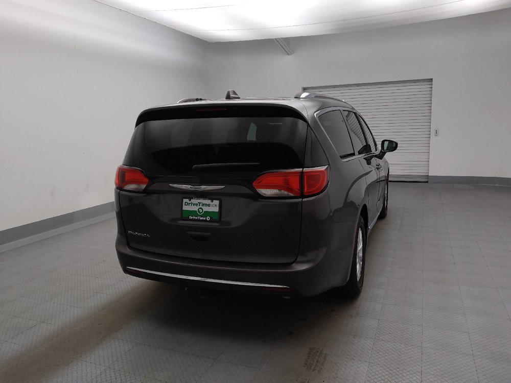 Used 2019 Chrysler Pacifica Touring-L FWD image 7