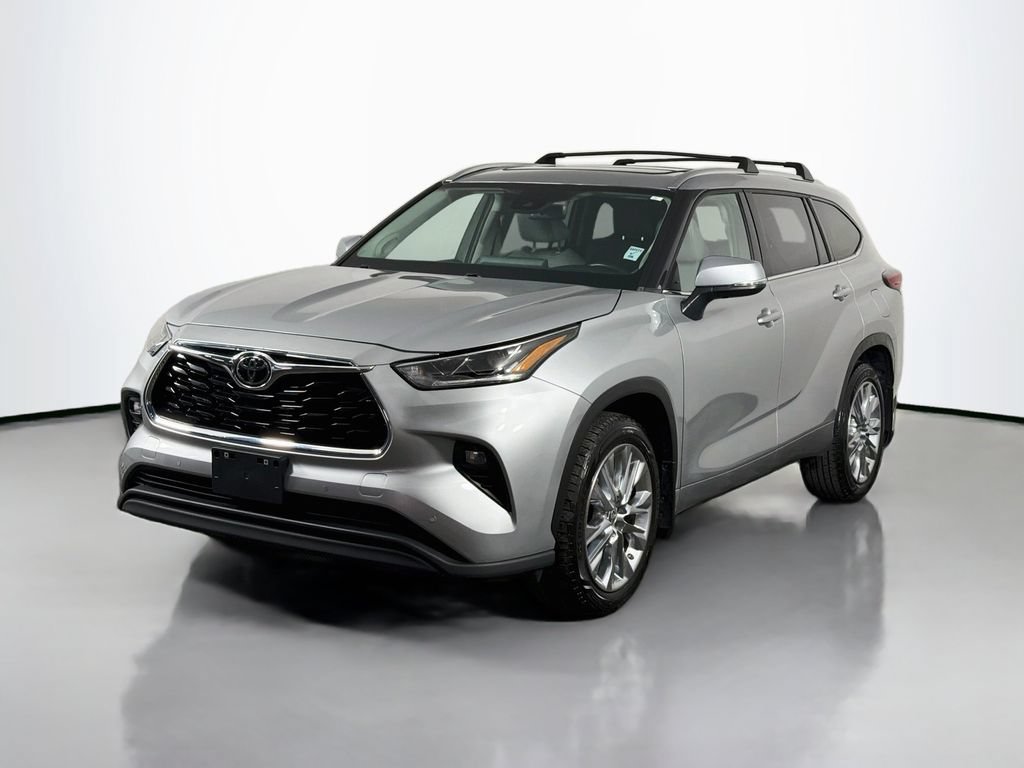 Used 2023 Toyota Highlander Limited AWD/4WD image 3