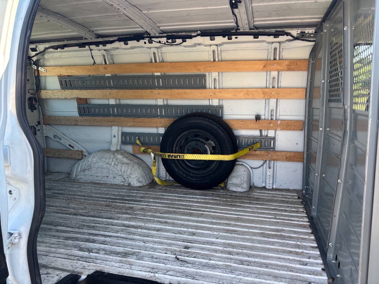 Used 2015 GMC Savana 2500 RWD image 12