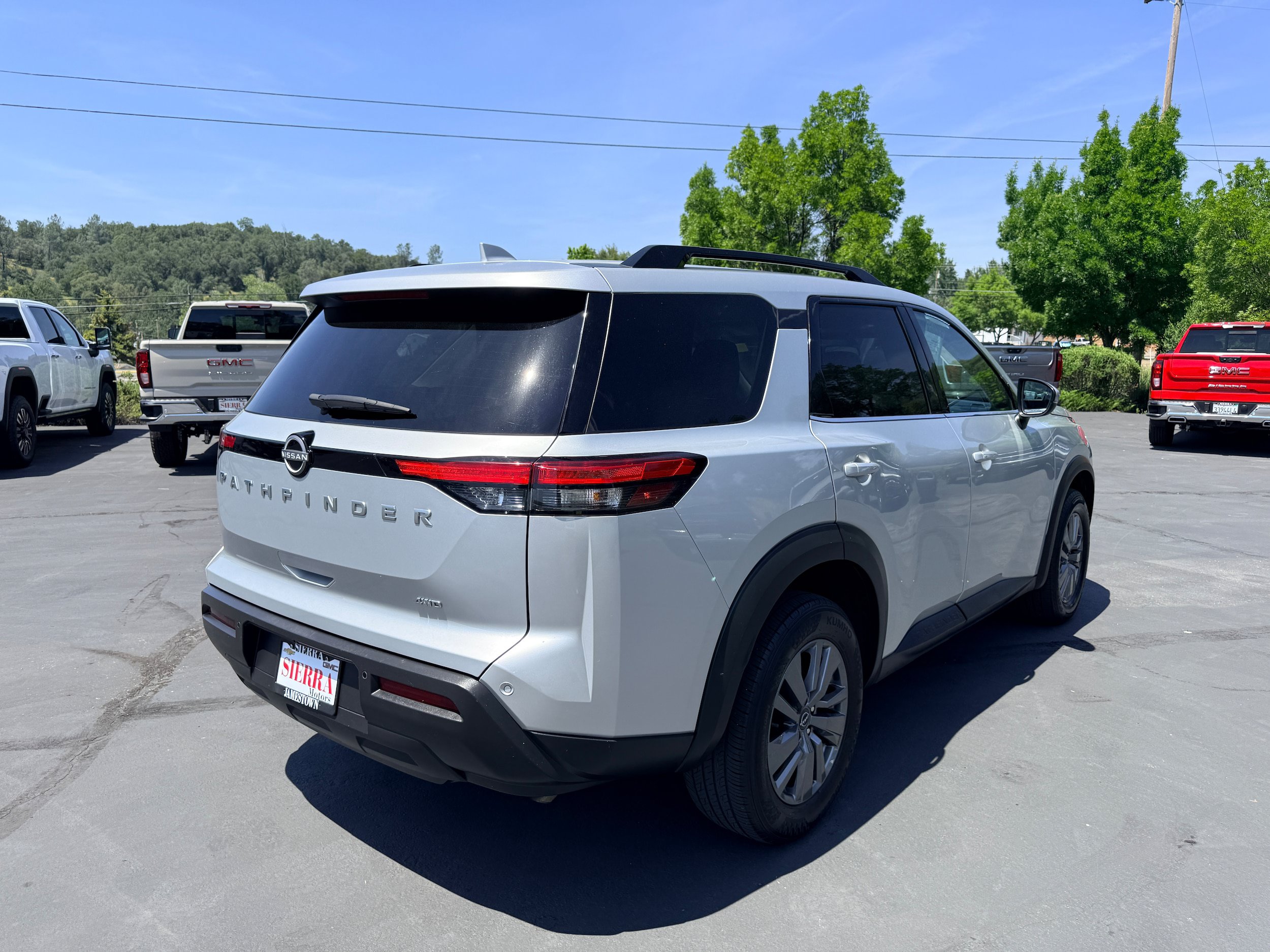 Used 2025 Nissan Pathfinder SV AWD/4WD image 6