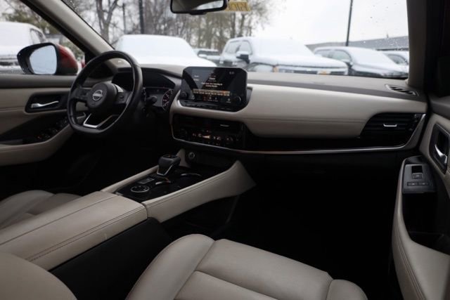 Used 2023 Nissan Rogue SV image 40