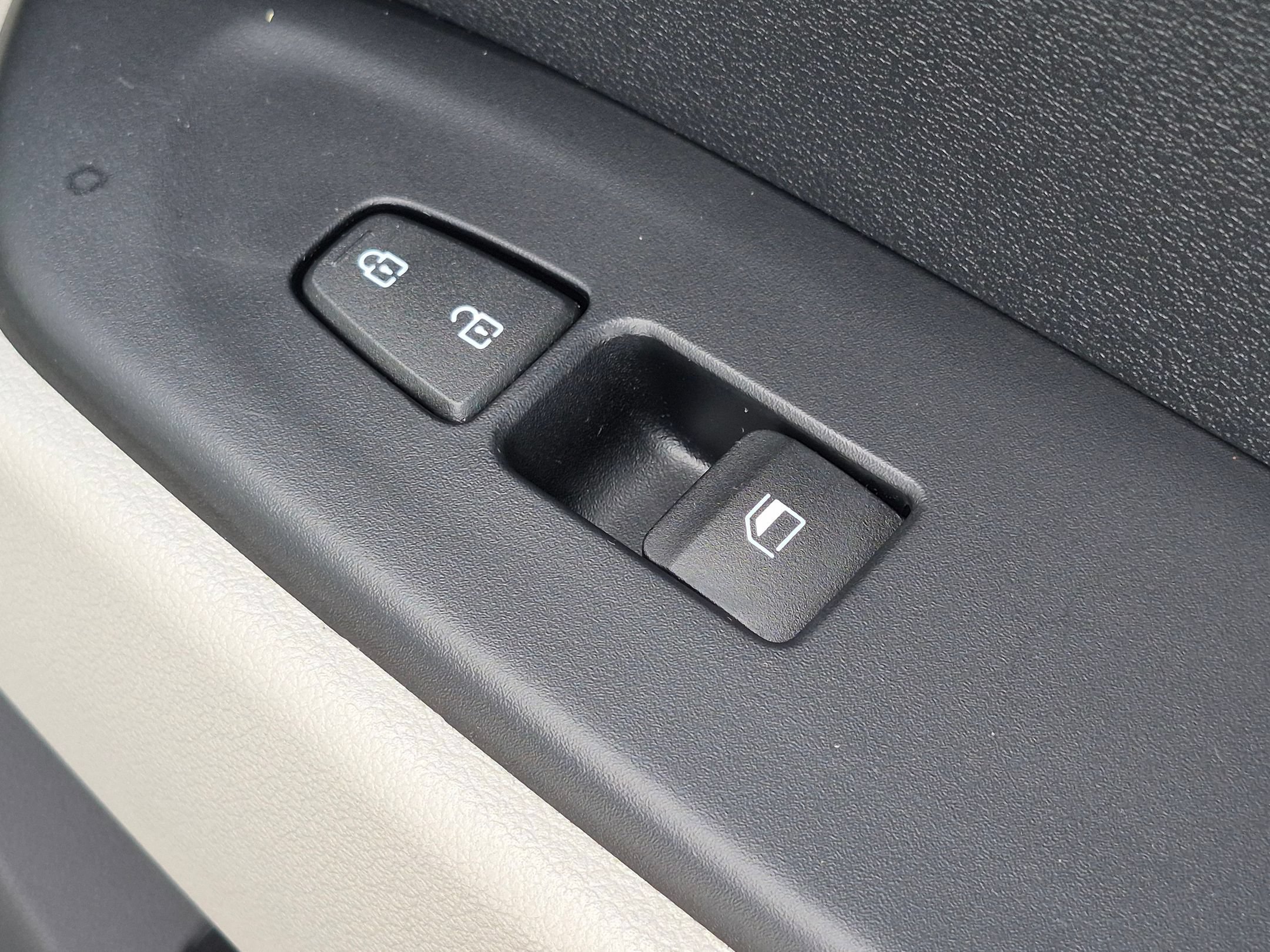 Used 2025 Hyundai Venue SEL FWD image 34
