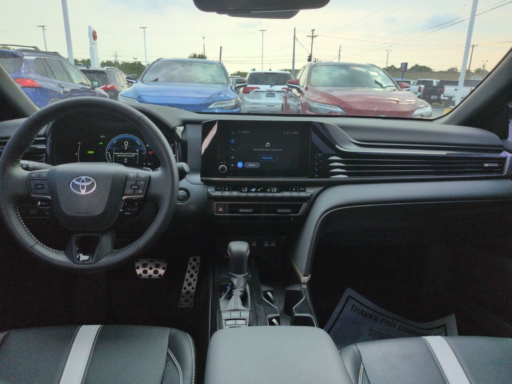 Used 2025 Toyota Camry SE FWD image 12