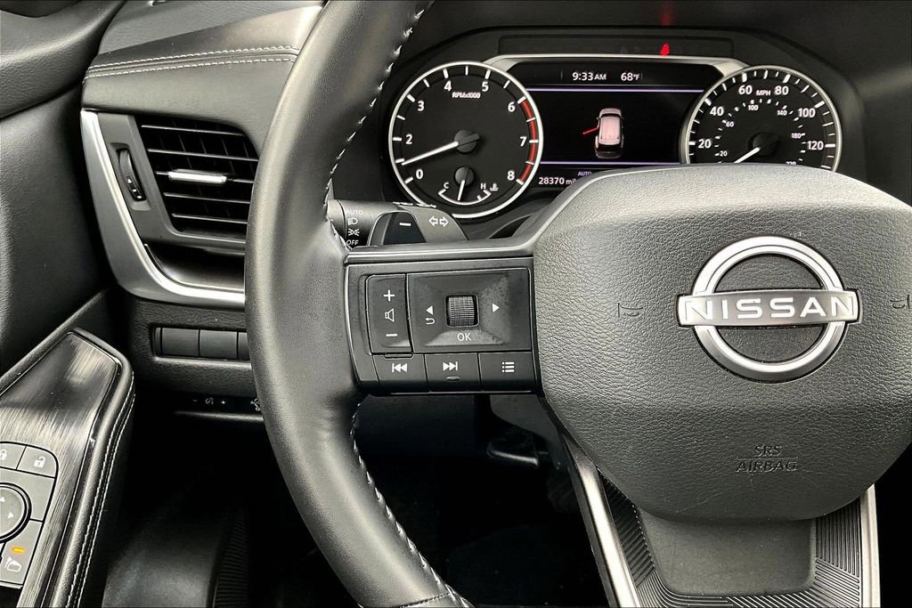 Used 2025 Nissan Rogue SV image 12