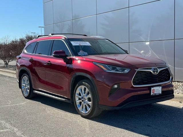Certified 2025 Toyota Highlander Limited image 1