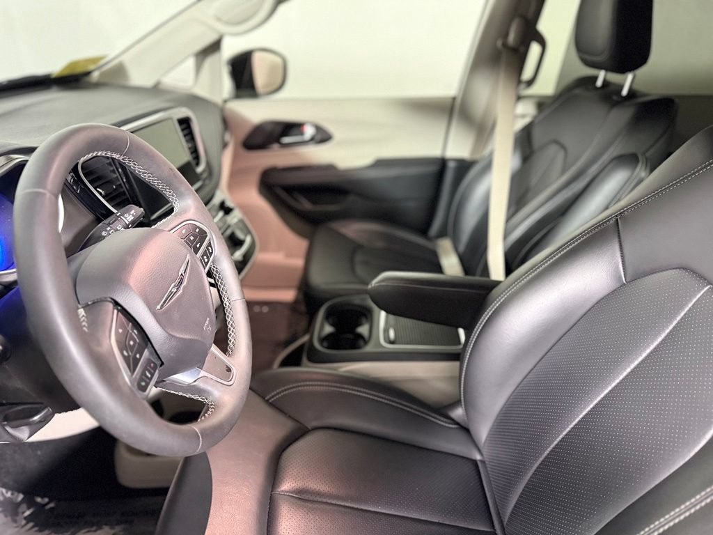 Used 2023 Chrysler Pacifica Touring-L AWD/4WD image 20