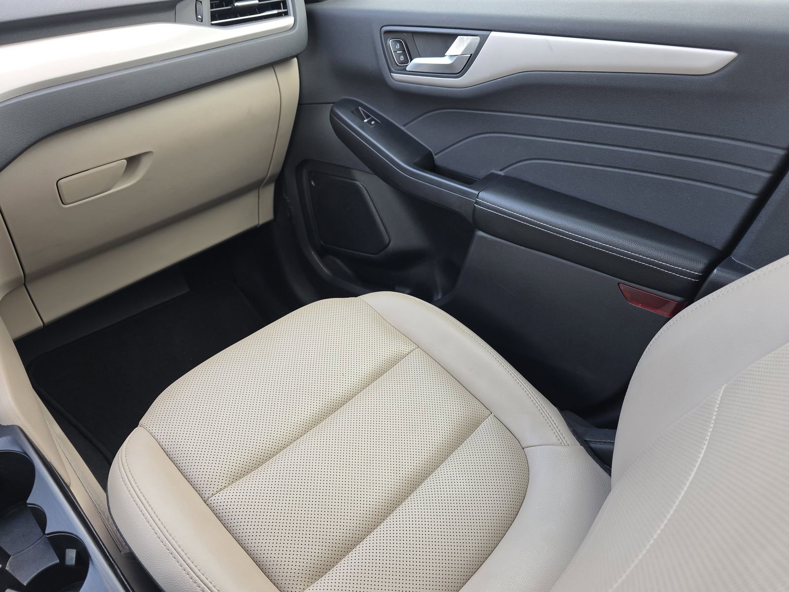 Used 2022 Ford Escape SEL image 15