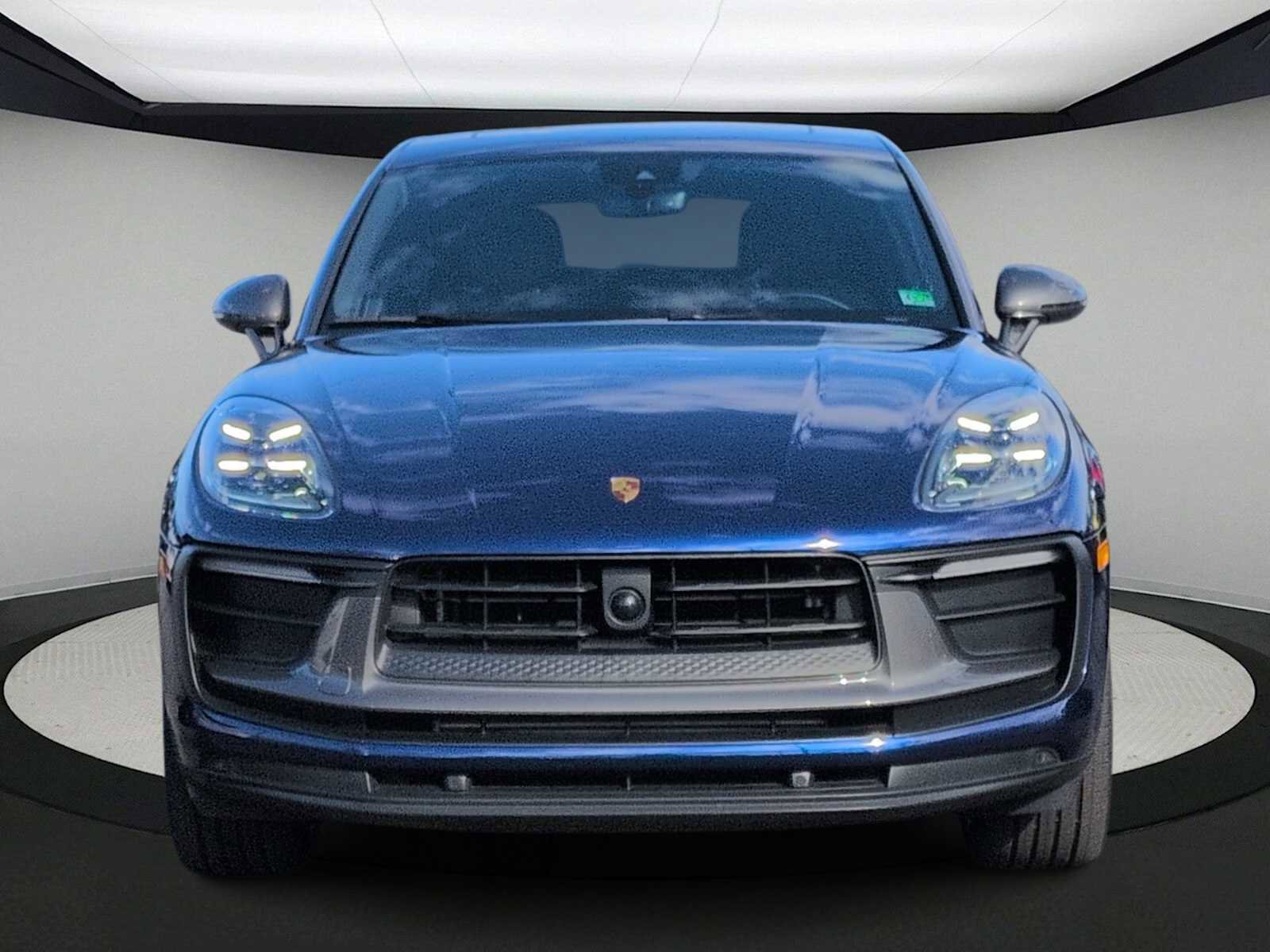 Used 2023 Porsche Macan Turbo image 3