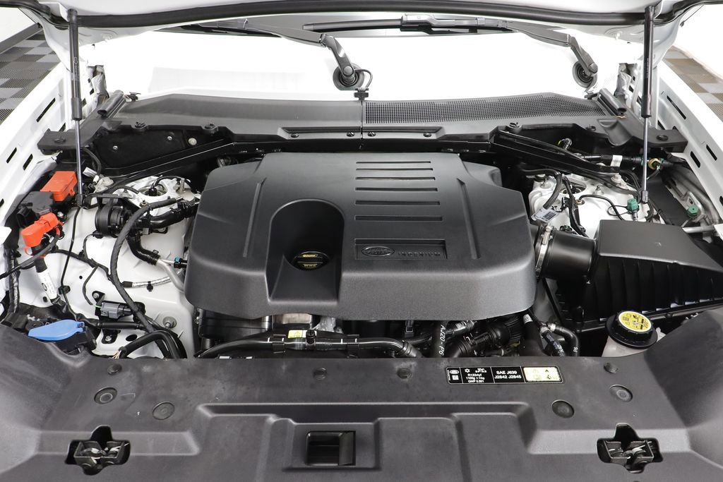 Used 2025 Land Rover Defender 130 S image 24