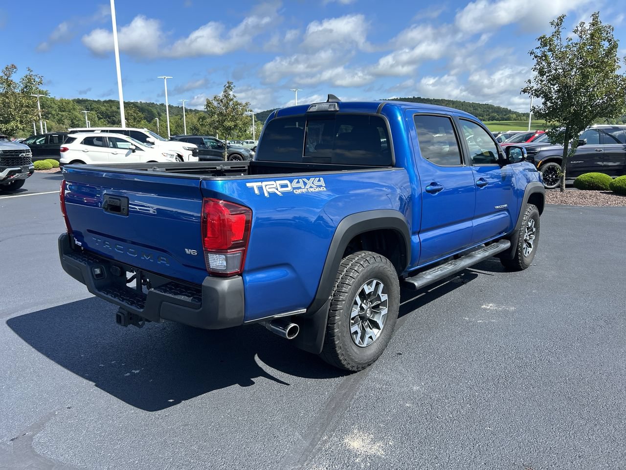 Used 2018 Toyota Tacoma TRD Off-Road w/ Exterior Package AWD/4WD image 7