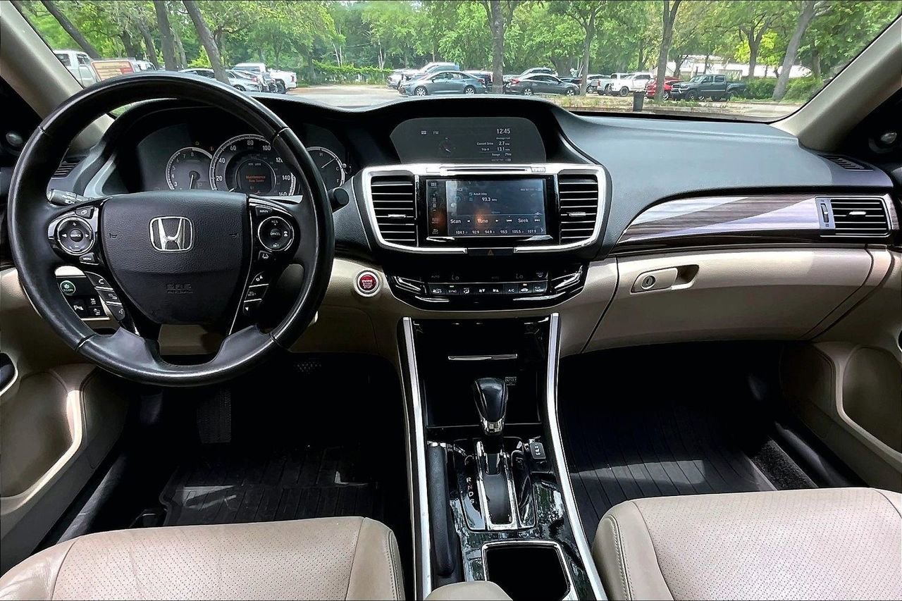 Used 2016 Honda Accord Touring image 6