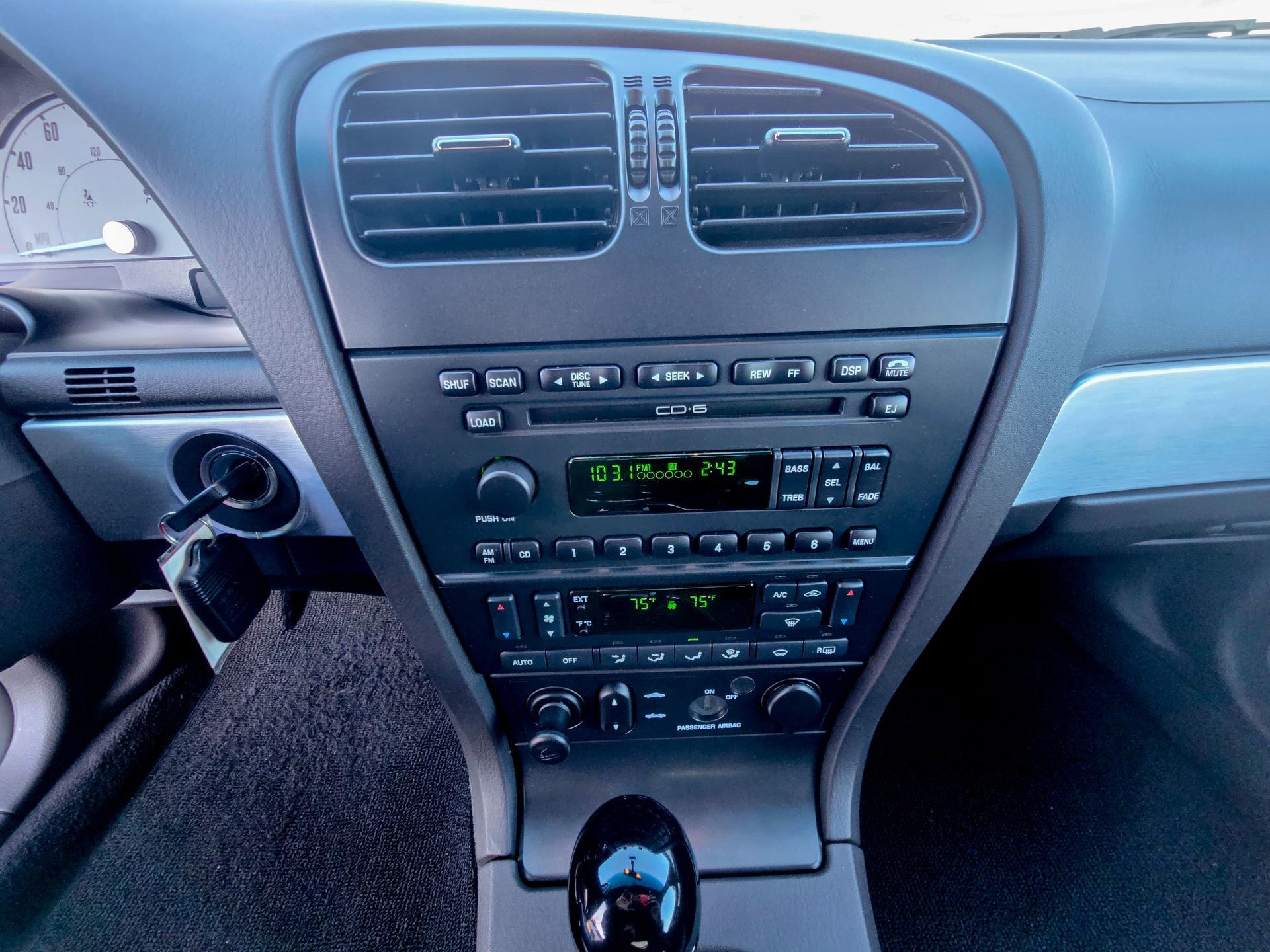 Used 2002 Ford Thunderbird image 36