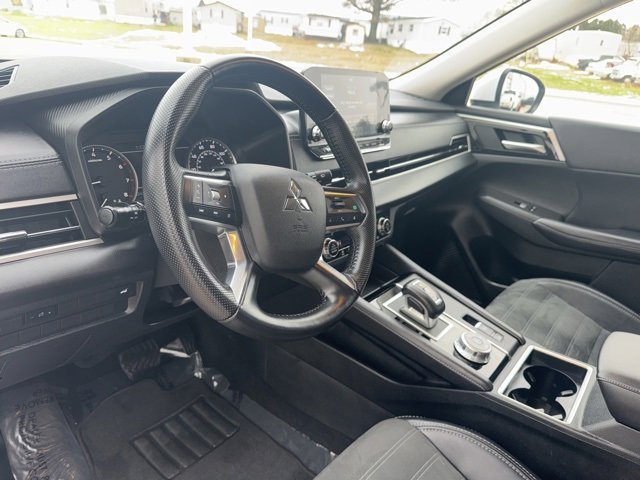 Used 2024 Mitsubishi Outlander SE image 23