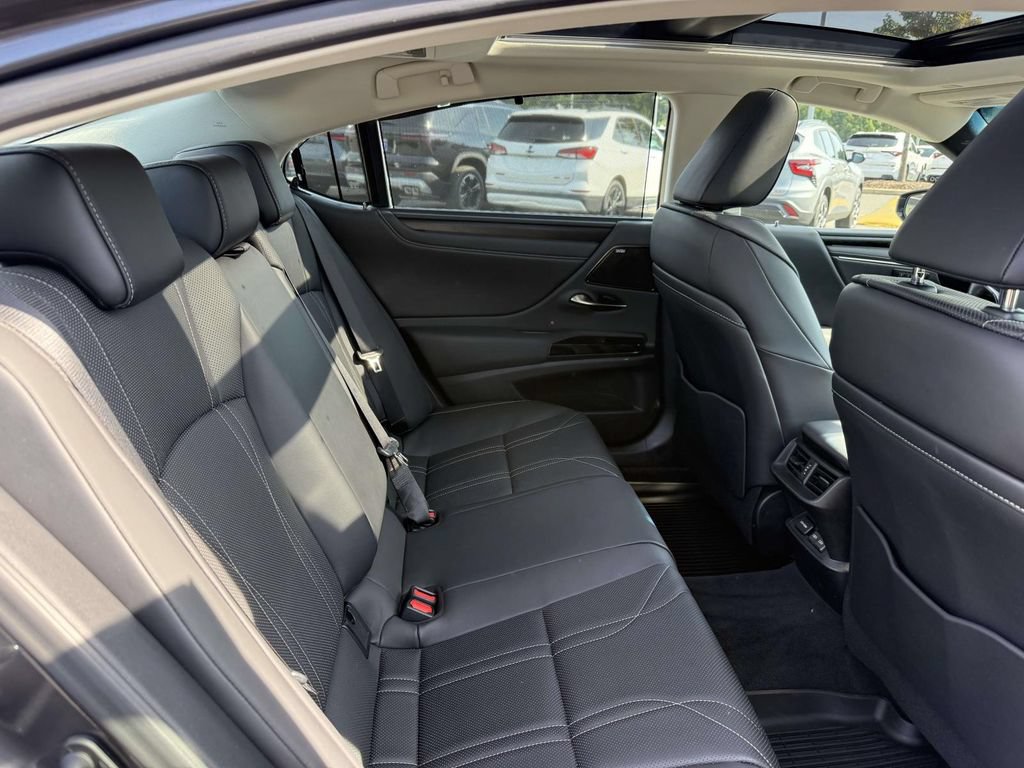 Used 2023 Lexus ES 350 Ultra Luxury w/ Accessory Package (Z2) FWD image 16