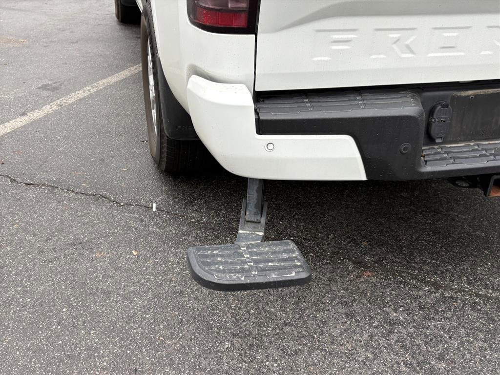 Used 2023 Nissan Frontier SV w/ Technology Package image 7