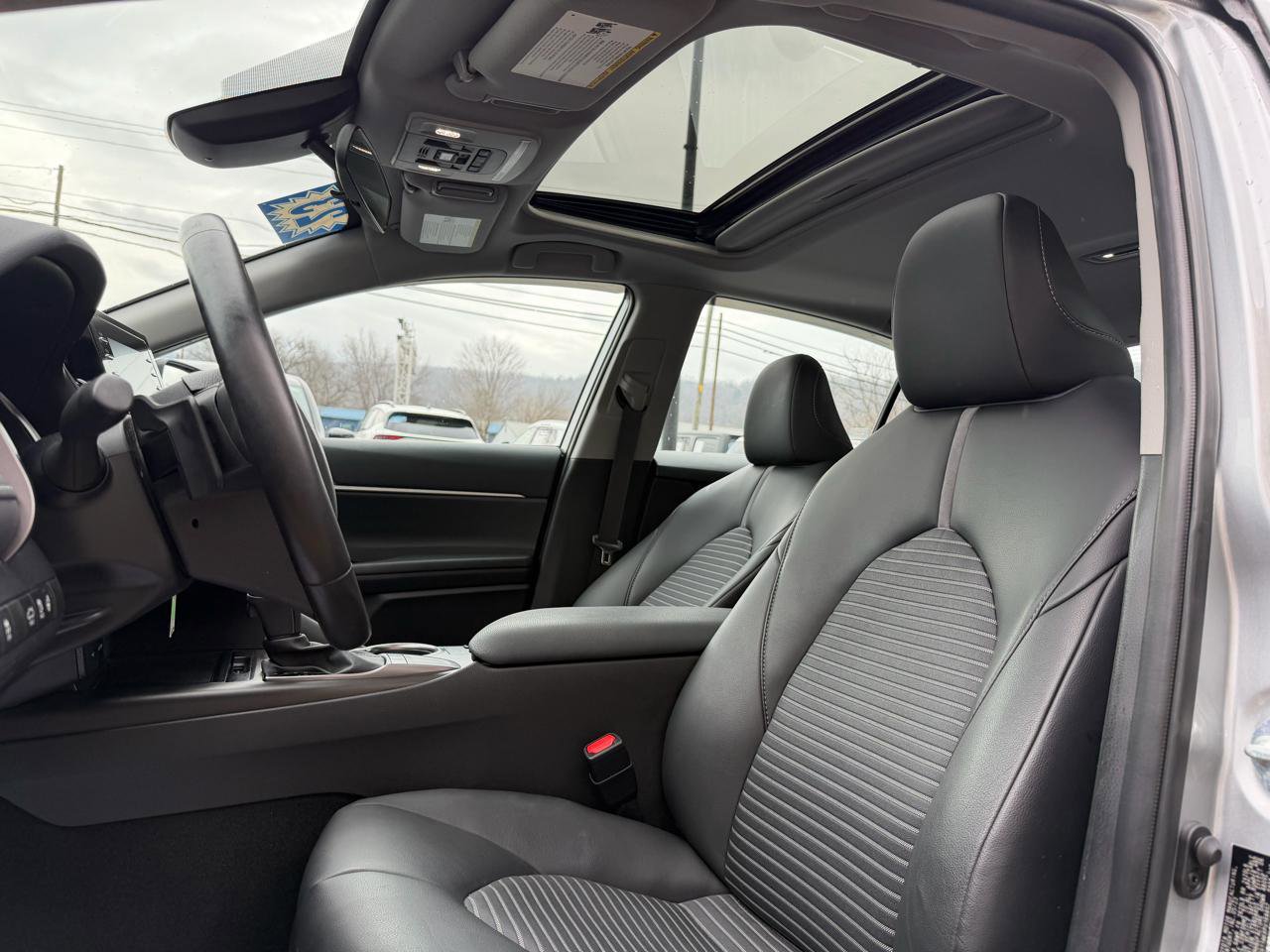 Used 2023 Toyota Camry SE w/ Cold Weather Package image 11