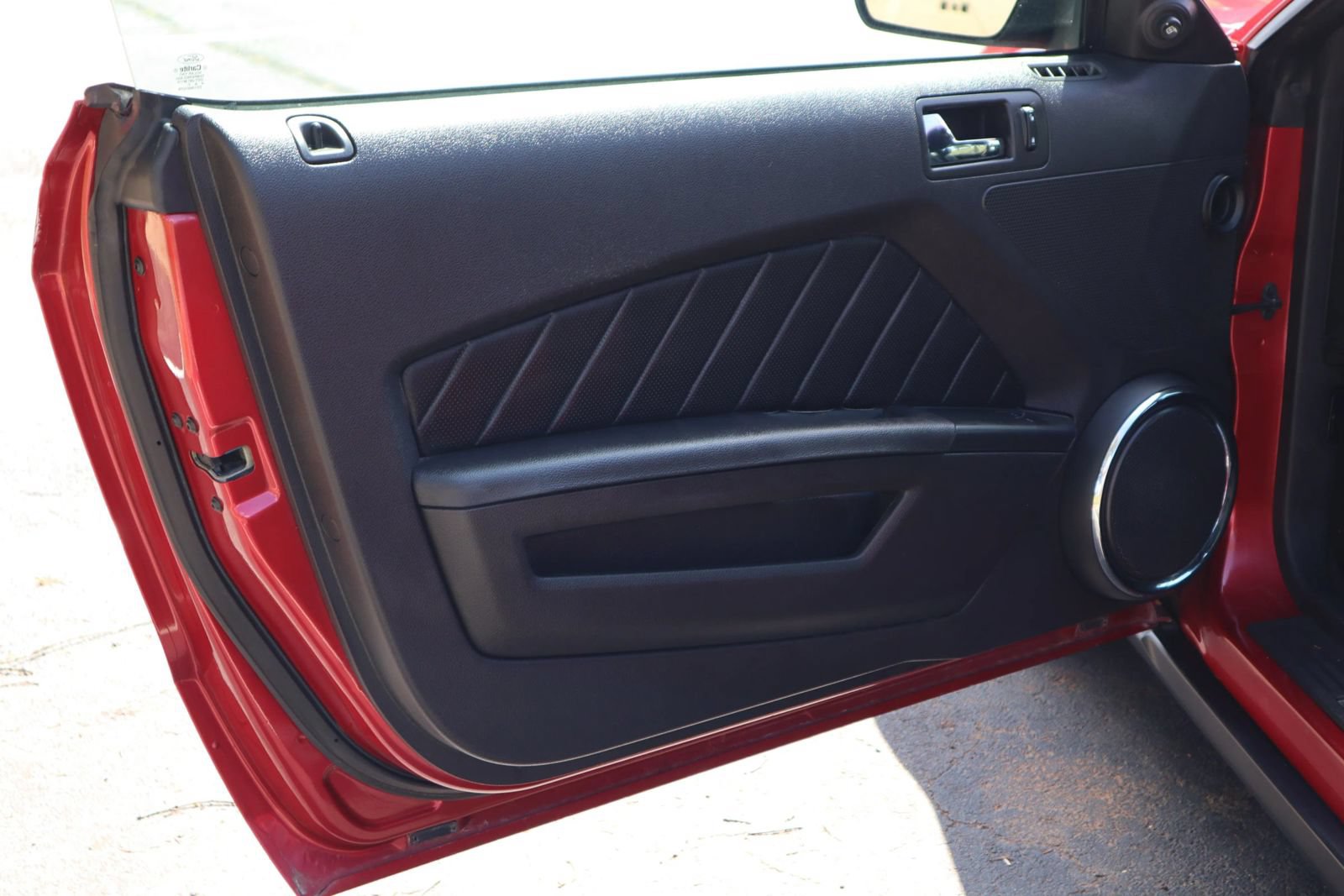 Used 2010 Ford Mustang Coupe RWD image 7