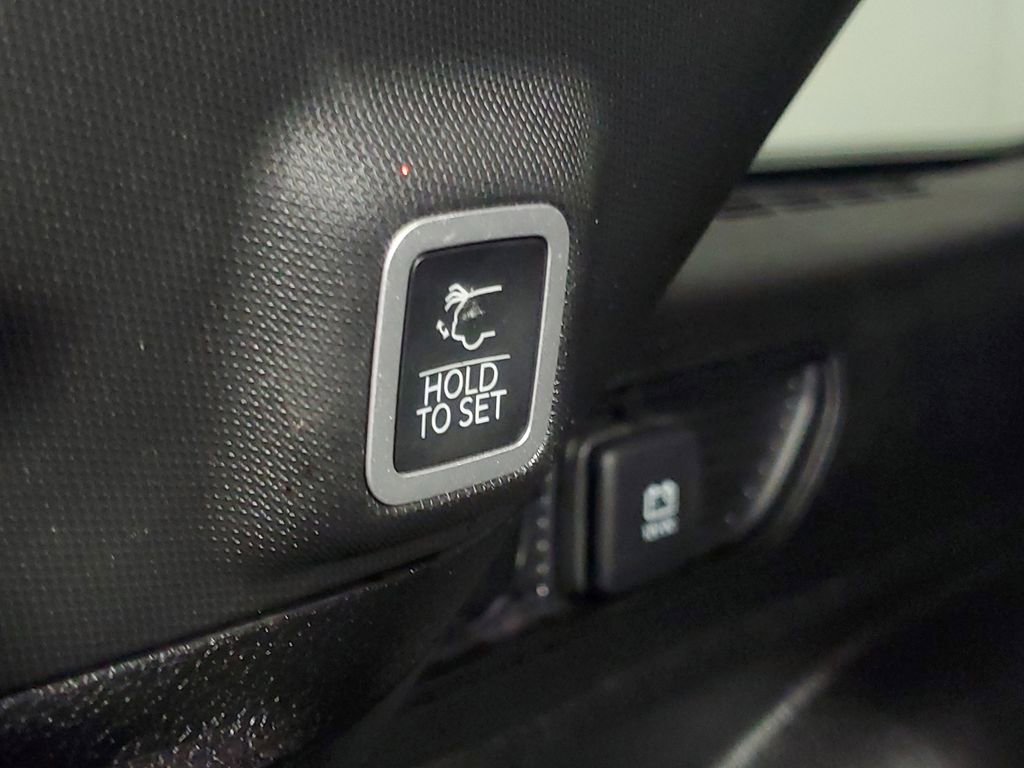 Used 2024 Jeep Grand Cherokee Altitude AWD/4WD image 12