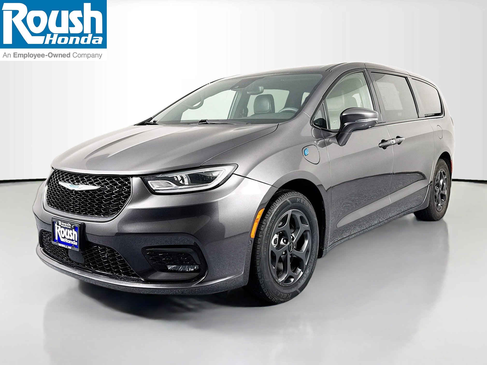 Used 2022 Chrysler Pacifica Touring-L w/ Uconnect Theater Family Group video 1