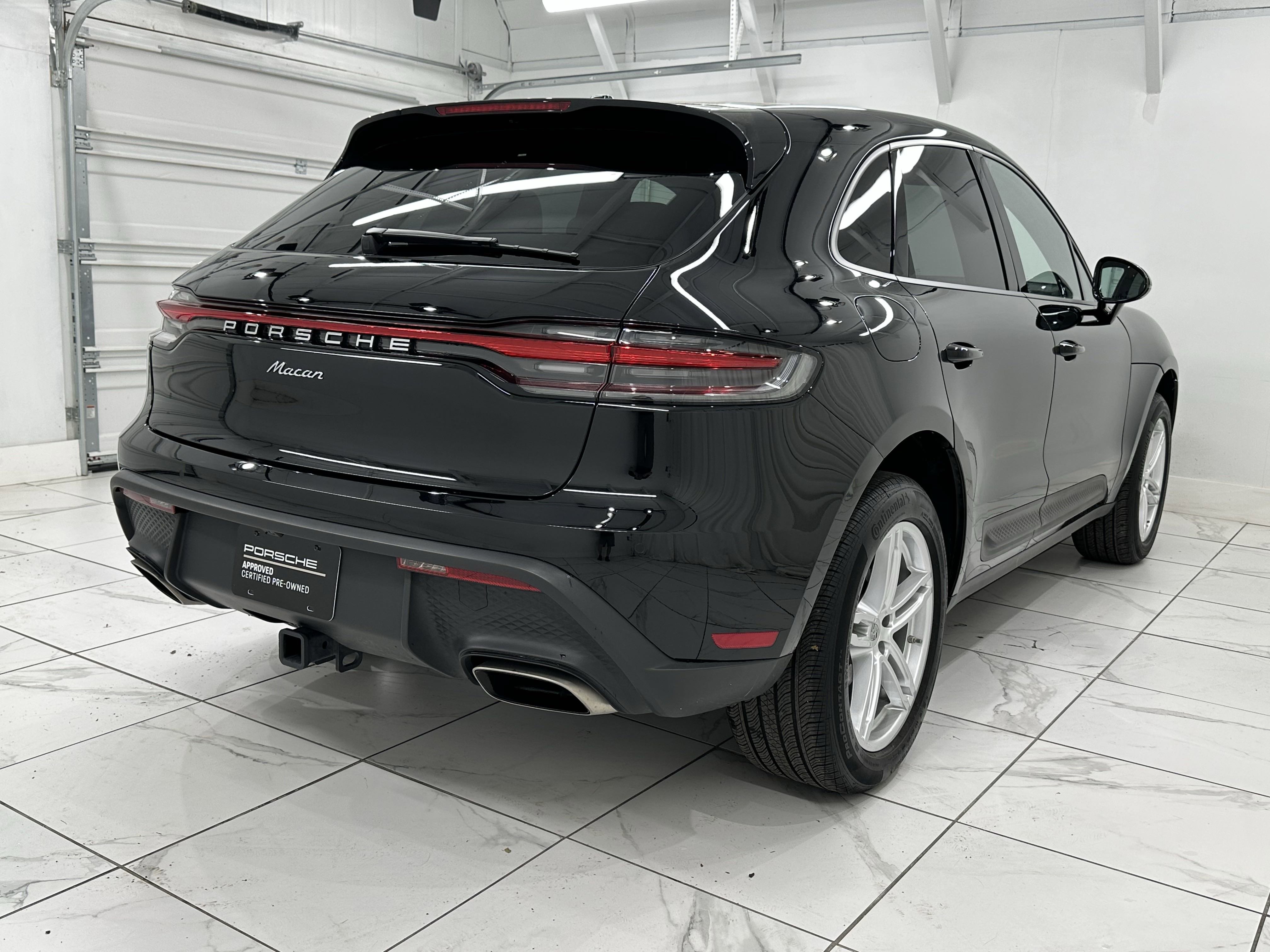 Certified 2024 Porsche Macan image 12