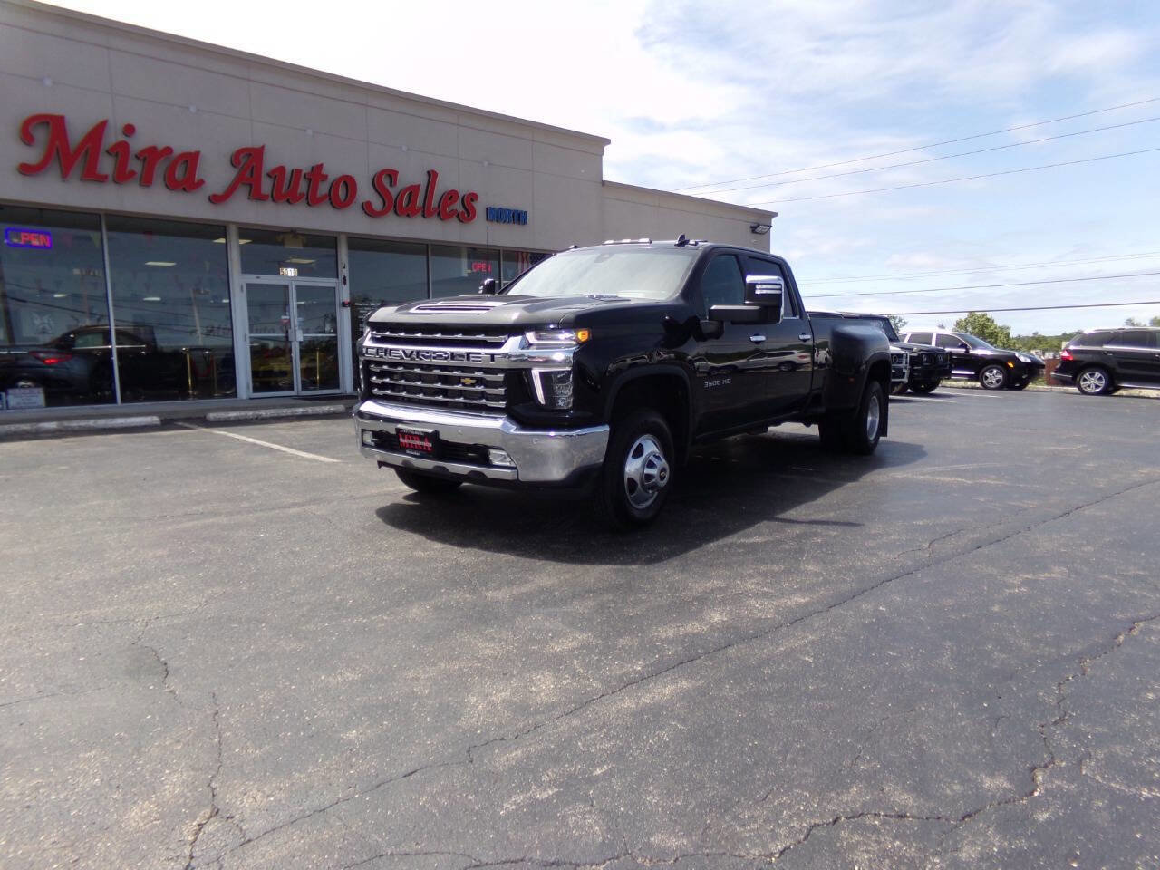 Used 2021 Chevrolet Silverado 3500 LTZ w/ LTZ Convenience Package AWD/4WD image 3